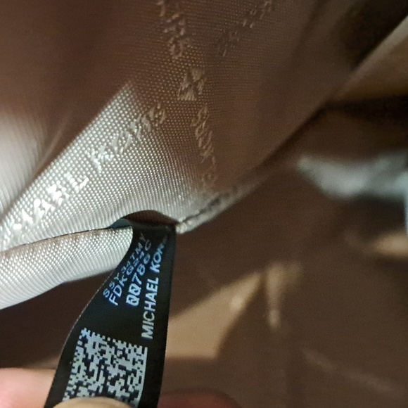 Michael Kors Jet Set Tote - Picture 7 of 7